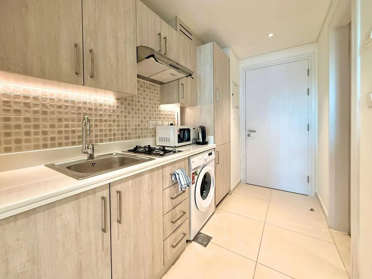Cozy Studio Apartment With Beach Access - Palm Jumeirah Dubai