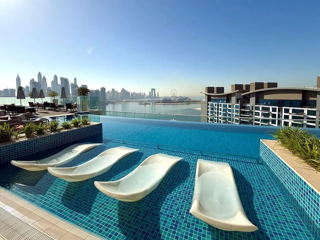 Cozy Studio Apartment With Beach Access - Palm Jumeirah Dubai